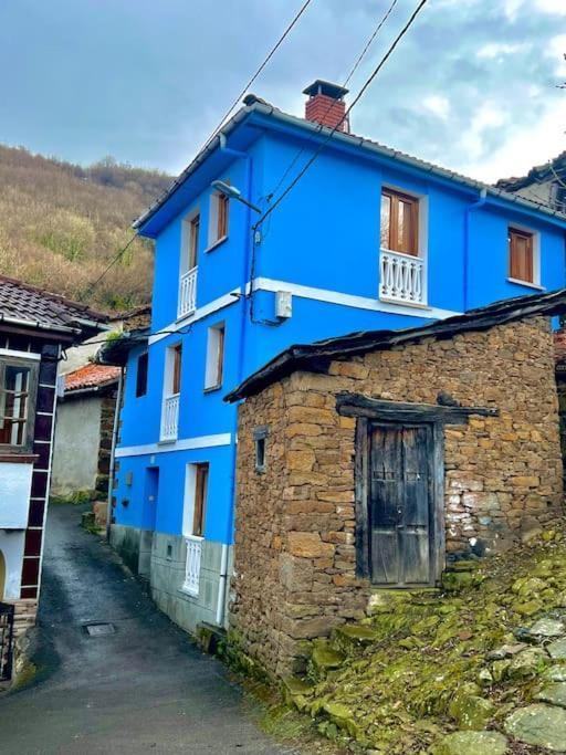 Villadecelis Mieres  Eksteriør billede